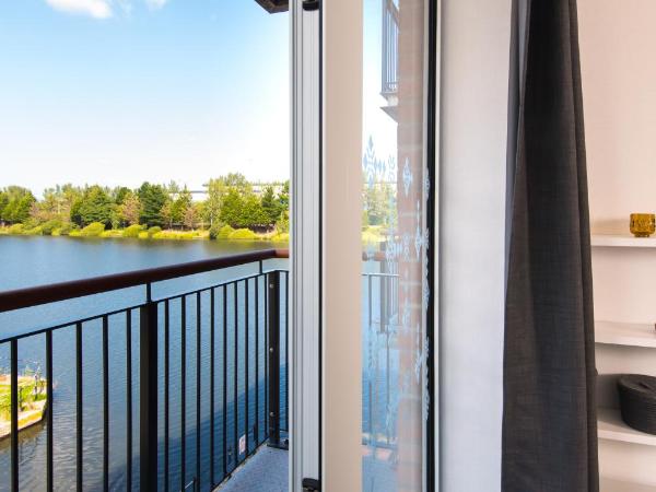 Staybridge Suites - Cardiff, an IHG Hotel : photo 3 de la chambre suite lit king-size avec balcon