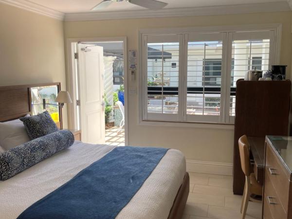 High Noon Beach Resort : photo 1 de la chambre chambre lit king-size - vue sur jardin