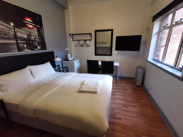 City Centre Budget Hotel : photo 6 de la chambre chambre double avec salle de bains commune