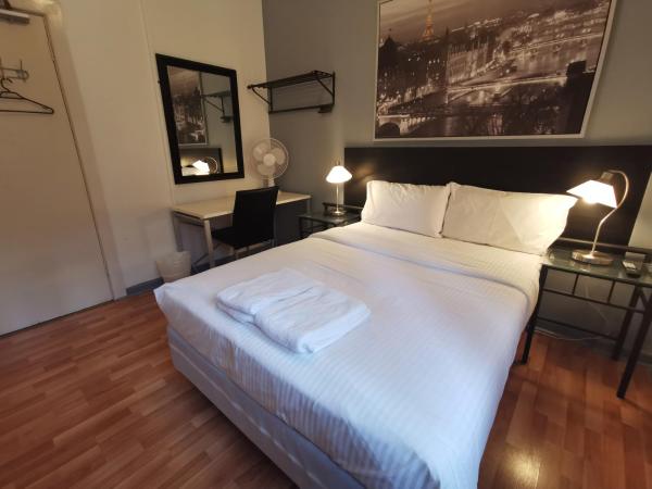 City Centre Budget Hotel : photo 3 de la chambre chambre double avec salle de bains commune