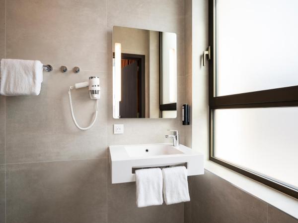 B&B HOTEL Antwerpen Centrum : photo 8 de la chambre chambre double supérieure