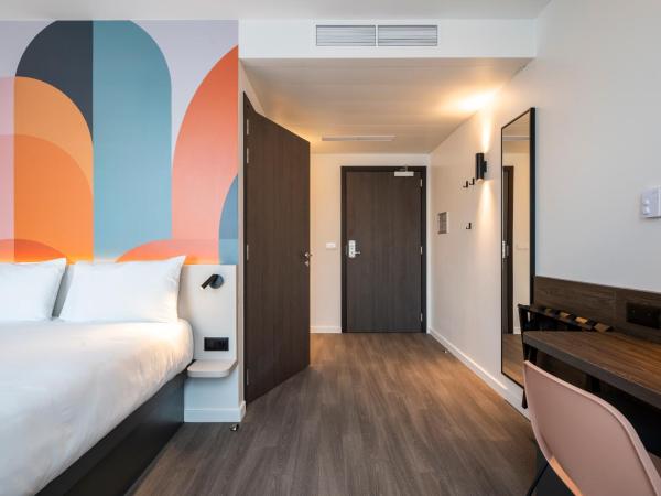 B&B HOTEL Antwerpen Centrum : photo 9 de la chambre chambre double - accessible aux personnes à mobilité réduite 