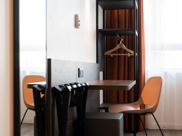 B&B HOTEL Antwerpen Centrum : photo 3 de la chambre chambre double - accessible aux personnes à mobilité réduite