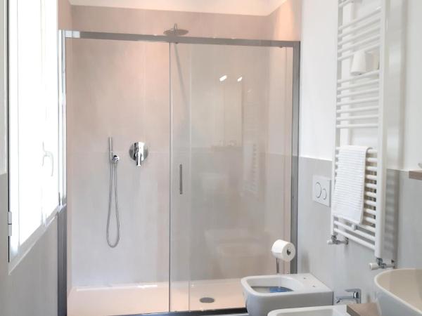 RipamontiBnB : photo 6 de la chambre chambre quadruple avec terrasse