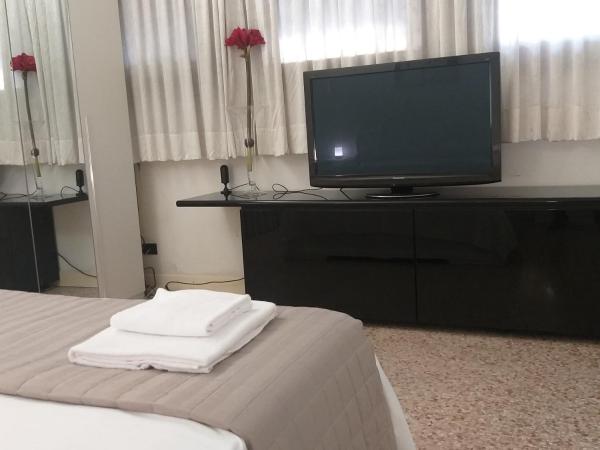 Locazione Turistica Gioia : photo 2 de la chambre chambre double avec salle de bains commune