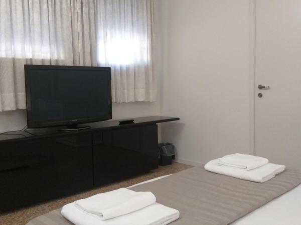 Locazione Turistica Gioia : photo 4 de la chambre chambre double avec salle de bains commune