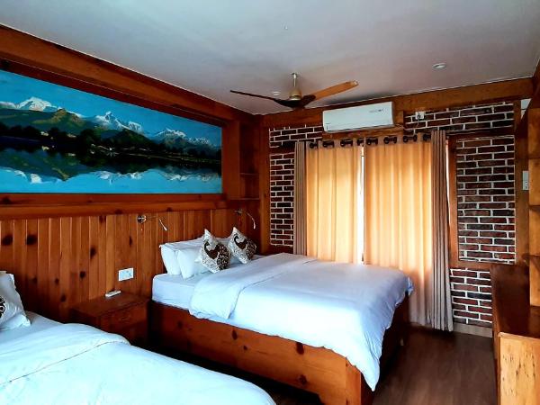 Kiwi Backpackers Hostel Pokhara : photo 6 de la chambre chambre double - vue sur montagne