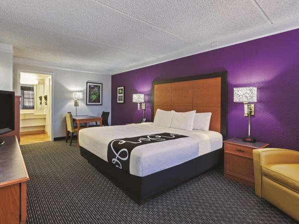 Travelodge by Wyndham Houston Cy-Fair : photo 1 de la chambre chambre lit king-size - non-fumeurs