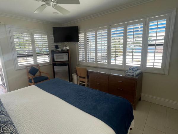 High Noon Beach Resort : photo 1 de la chambre chambre lit king-size - vue sur mer