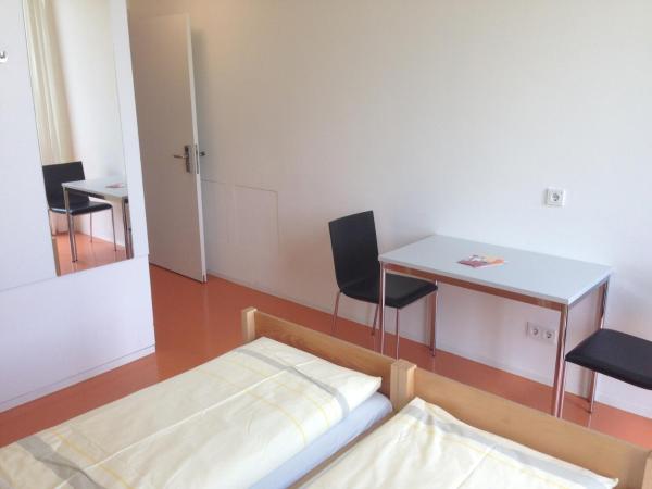 Jugendherberge Stuttgart Neckarpark : photo 3 de la chambre chambre lits jumeaux