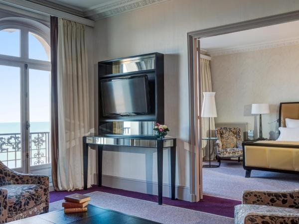 Le Grand Hotel de Cabourg - MGallery Hotel Collection : photo 4 de la chambre chambre lit king-size coquatrix avec canapé-lit - vue sur mer