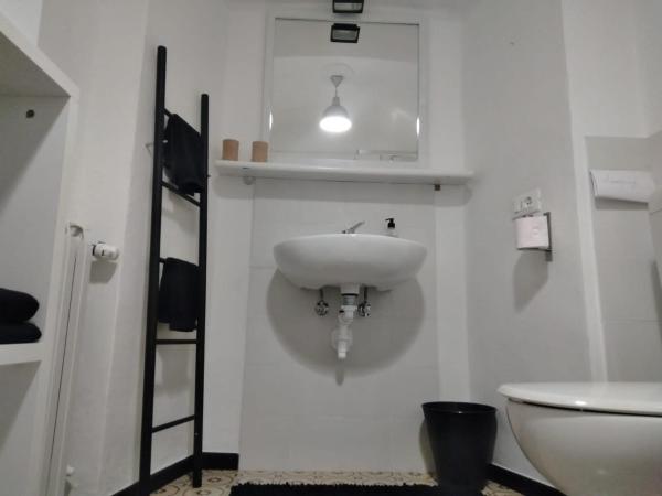 Virginias B&B : photo 8 de la chambre chambre double avec salle de bains privative