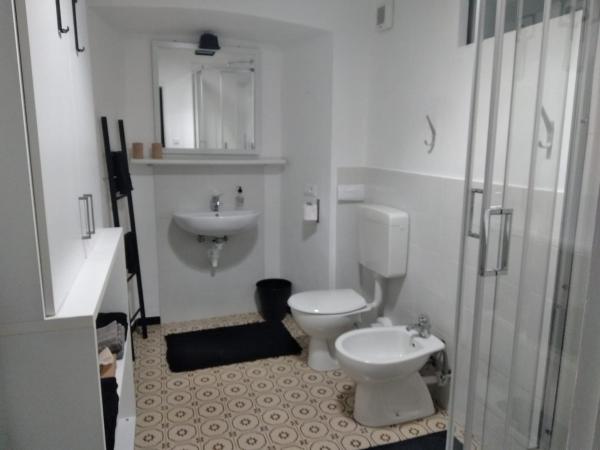 Virginias B&B : photo 9 de la chambre chambre double avec salle de bains privative