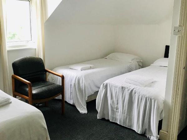 Amhurst Hotel : photo 1 de la chambre chambre triple avec salle de bains privative