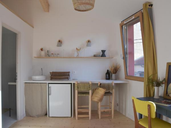 Le Bivouac - Toulouse : photo 6 de la chambre chambre double avec salle de bains privative