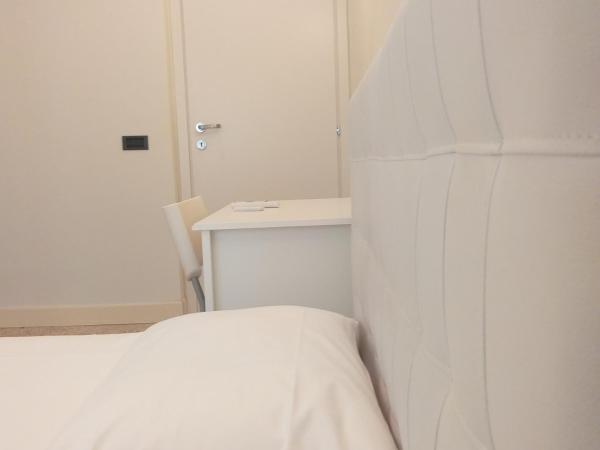 Locazione Turistica Gioia : photo 1 de la chambre chambre simple avec salle de bains commune