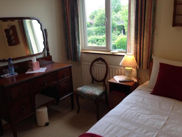 Claremont B&B : photo 2 de la chambre chambre simple avec salle de bains extérieure privative