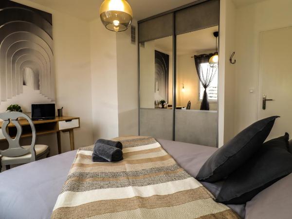 HOMEY LA COLOC DU 40 - Colocation haut de gamme de 4 chambres uniques et privées - Proche transports en commun - Aux portes de Genève : photo 8 de la chambre chambre double deluxe