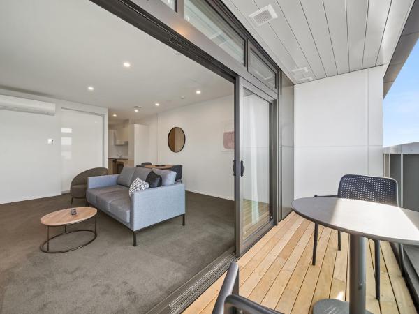 Ramada by Wyndham Newmarket Auckland : photo 3 de la chambre appartement 1 chambre lit king-size deluxe avec cuisine - dernier Étage/ne donne pas sur autoroute