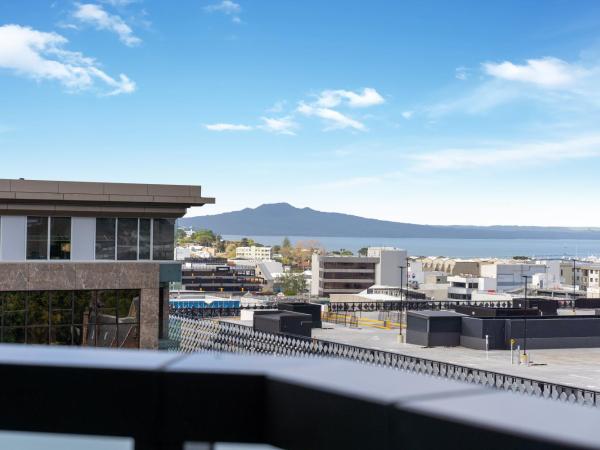 Ramada by Wyndham Newmarket Auckland : photo 4 de la chambre appartement 1 chambre lit king-size deluxe avec cuisine - dernier Étage/ne donne pas sur autoroute