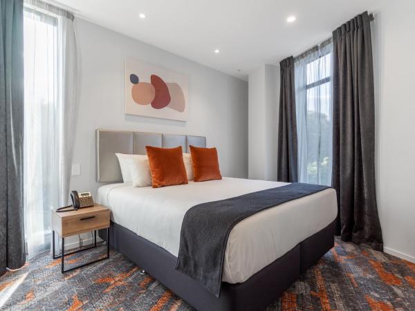 Ramada by Wyndham Newmarket Auckland : photo 7 de la chambre appartement 2 chambres lit king-size avec cuisine