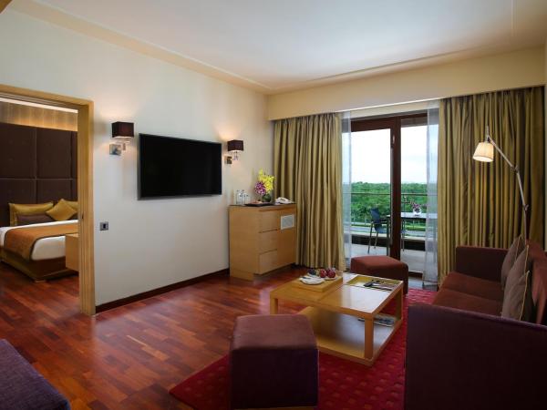Novotel Hyderabad Airport : photo 6 de la chambre executive queen suite with two way airport transfer, privileged access to executive lounge with drinks (selected imfl) and snacks from 6-8 pm
