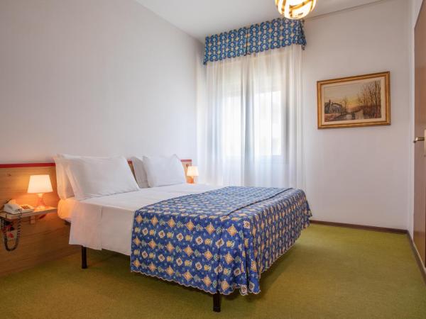 Hotel Diana : photo 5 de la chambre chambre double ou lits jumeaux