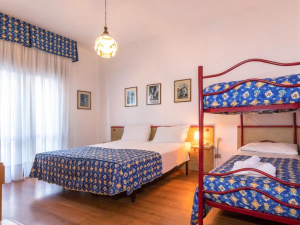 Hotel Diana : photo 1 de la chambre chambre familiale