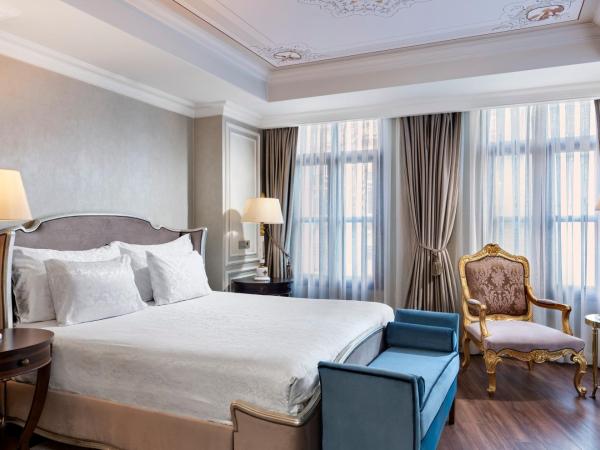 Rixos Pera Istanbul : photo 5 de la chambre chambre lit king-size de luxe - vue sur pera