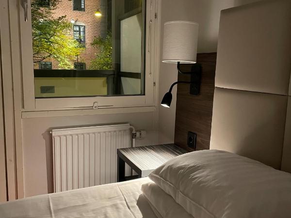 HOTEL N Hostel Malmö City : photo 2 de la chambre chambre familiale