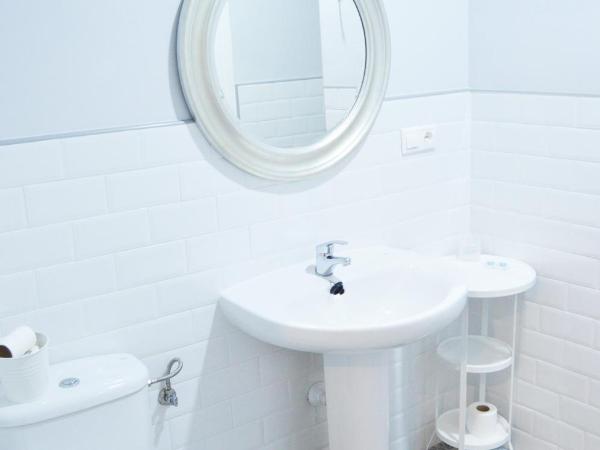 Hotel Smile & Co Hostal Boutique : photo 7 de la chambre chambre double avec balcon