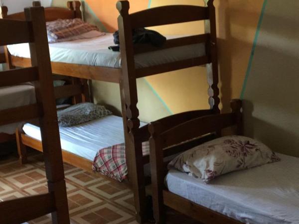 Rio Surf House Hostel e Pousada : photo 1 de la chambre lit simple dans dortoir de 8 lits avec climatisation