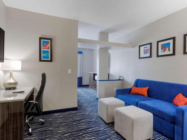 Comfort Inn & Suites : photo 1 de la chambre suite lit king-size - non-fumeurs