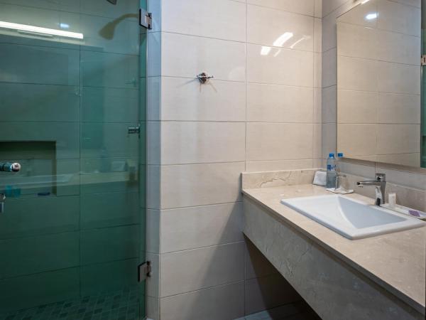 Imperla Hotel : photo 9 de la chambre chambre lit king-size avec balcon