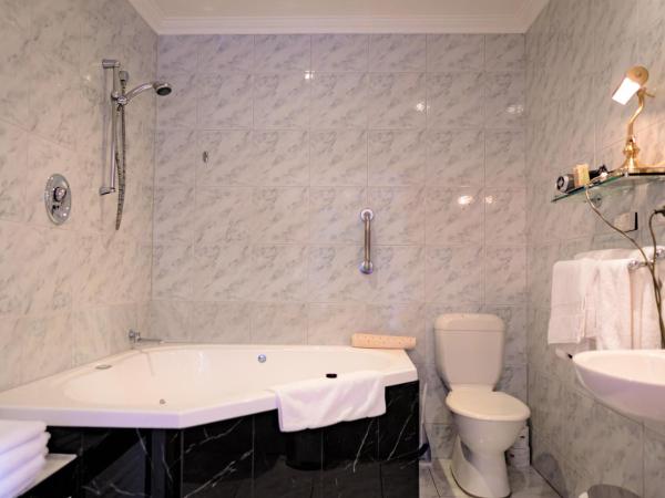 North Adelaide Heritage Cottages & Apartments : photo 3 de la chambre suite king spa