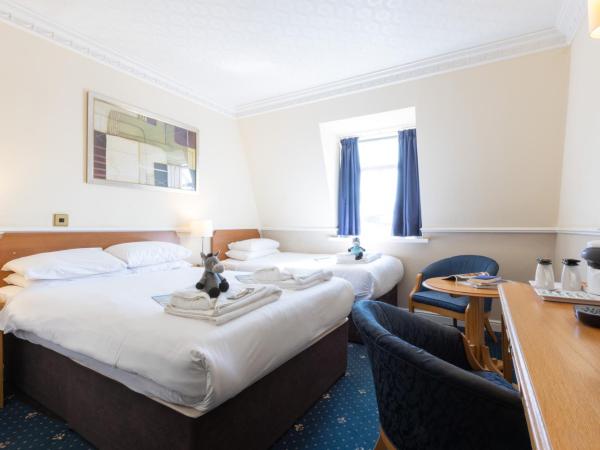 The Caledonian Tower Hotel : photo 2 de la chambre chambre familiale