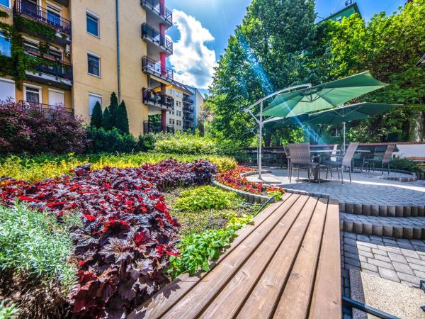 Corvin Hotel Budapest Sissi Wing : photo 4 de la chambre chambre triple