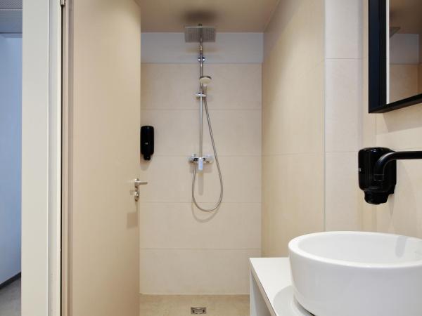 Maverick Urban Lodge : photo 7 de la chambre chambre double standard