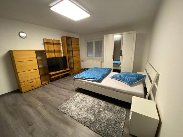 Pension Neon : photo 10 de la chambre chambre double avec salle de bains privative