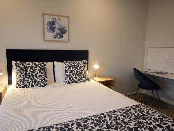 Alpine Lake Motel : photo 8 de la chambre studio avec baignoire spa privée