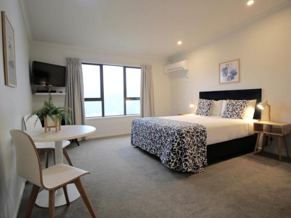 Alpine Lake Motel : photo 10 de la chambre studio avec baignoire spa privée