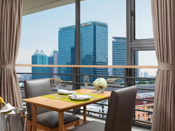 Holiday Inn Shanghai Hongqiao Central, an IHG Hotel : photo 7 de la chambre suite 1 chambre