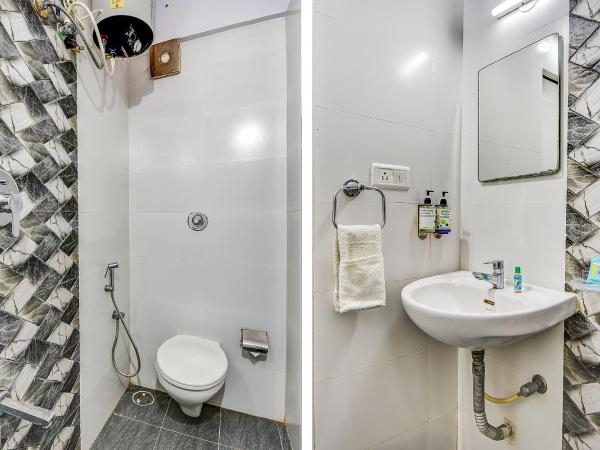 FabHotel Rotano Suites Yelahanka : photo 4 de la chambre chambre familiale