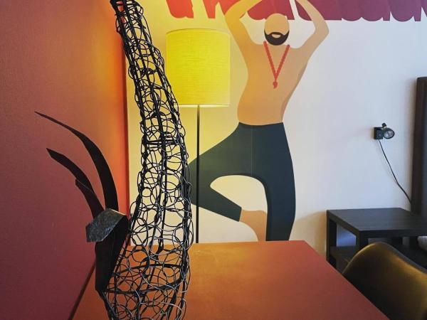 HOTEL N Hostel Malmö City : photo 5 de la chambre chambre triple avec salle de bains commune