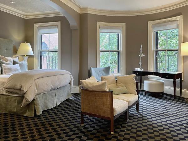 Clarendon Square : photo 1 de la chambre suite lit queen-size avec baignoire spa