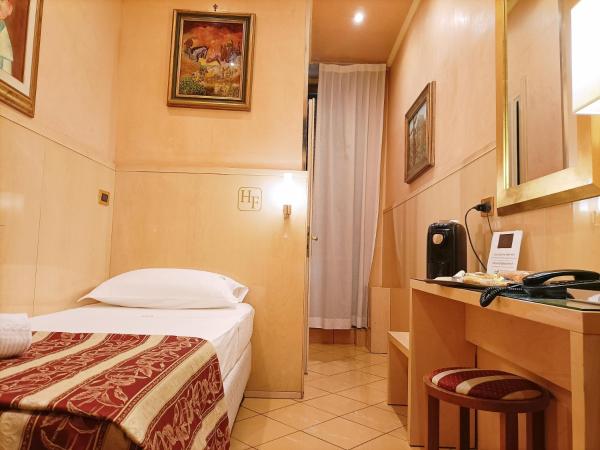 Hotel Fiorella Milano : photo 4 de la chambre chambre simple classique