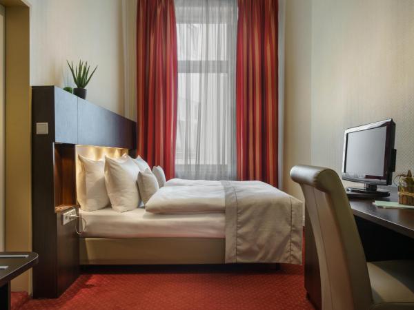 Hotel Graf Moltke Hamburg : photo 2 de la chambre chambre double ou lits jumeaux standard