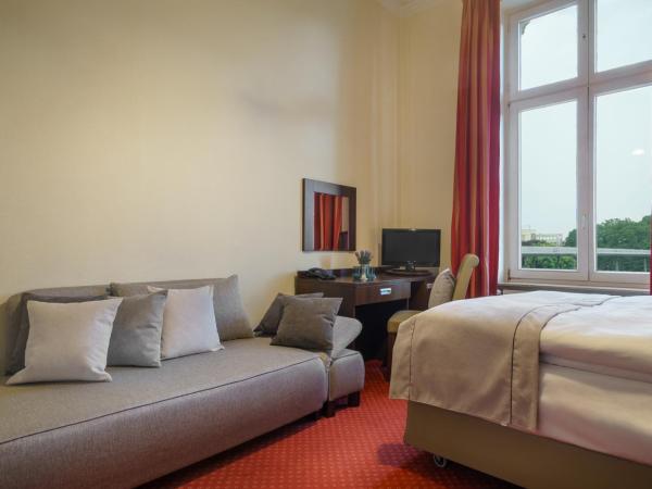 Novum Hotel Graf Moltke Hamburg : photo 4 de la chambre chambre double confort avec canapé-lit
