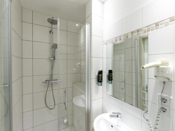 Nu Wave Hotel Berlin - Digital Access 2025 : photo 4 de la chambre chambre double standard