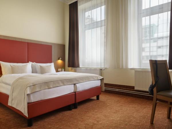Novum Hotel Norddeutscher Hof Hamburg : photo 5 de la chambre chambre double ou lits jumeaux standard